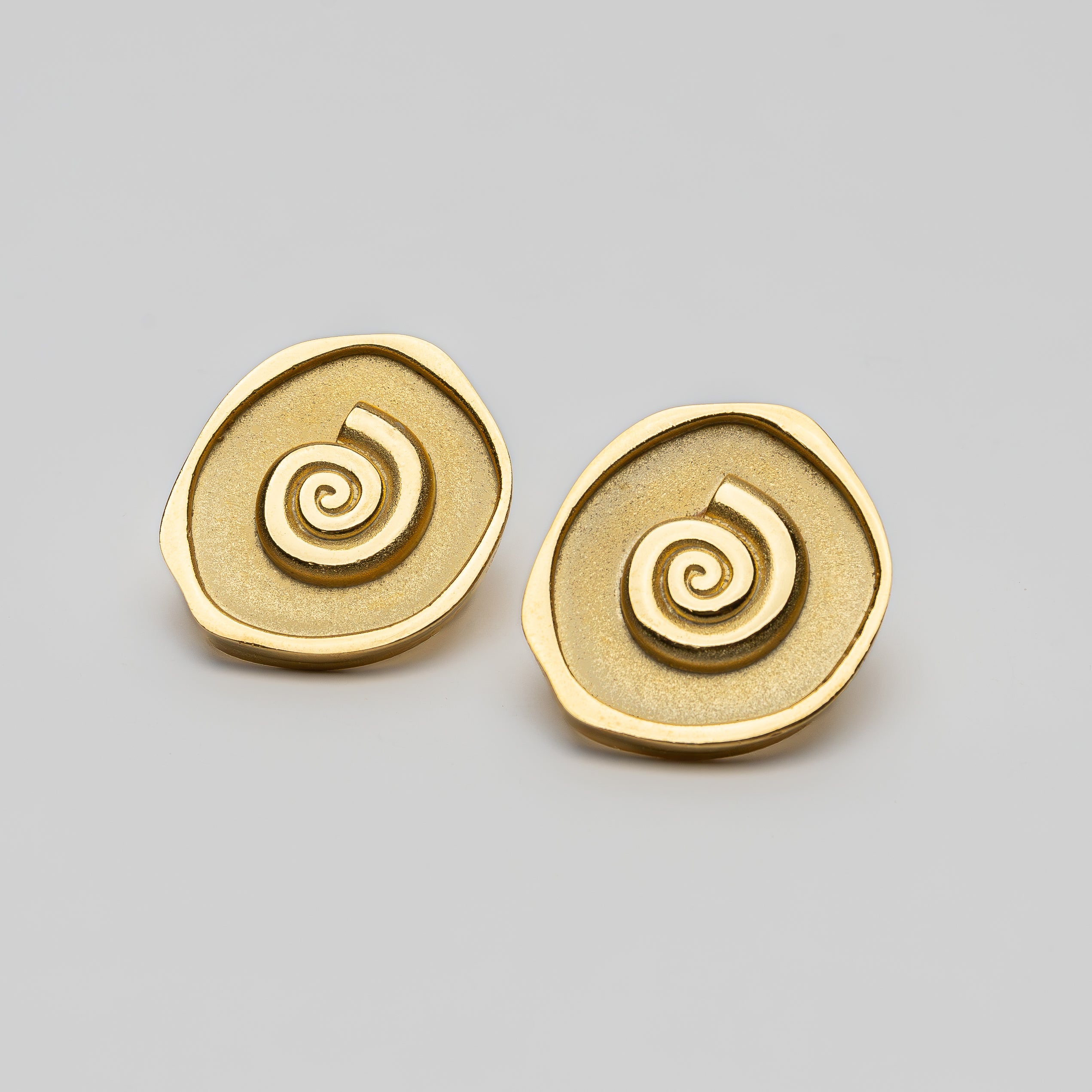 Mira Shell Earrings